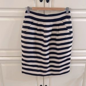 Pleated BR skirt with pockets, lined, above knee